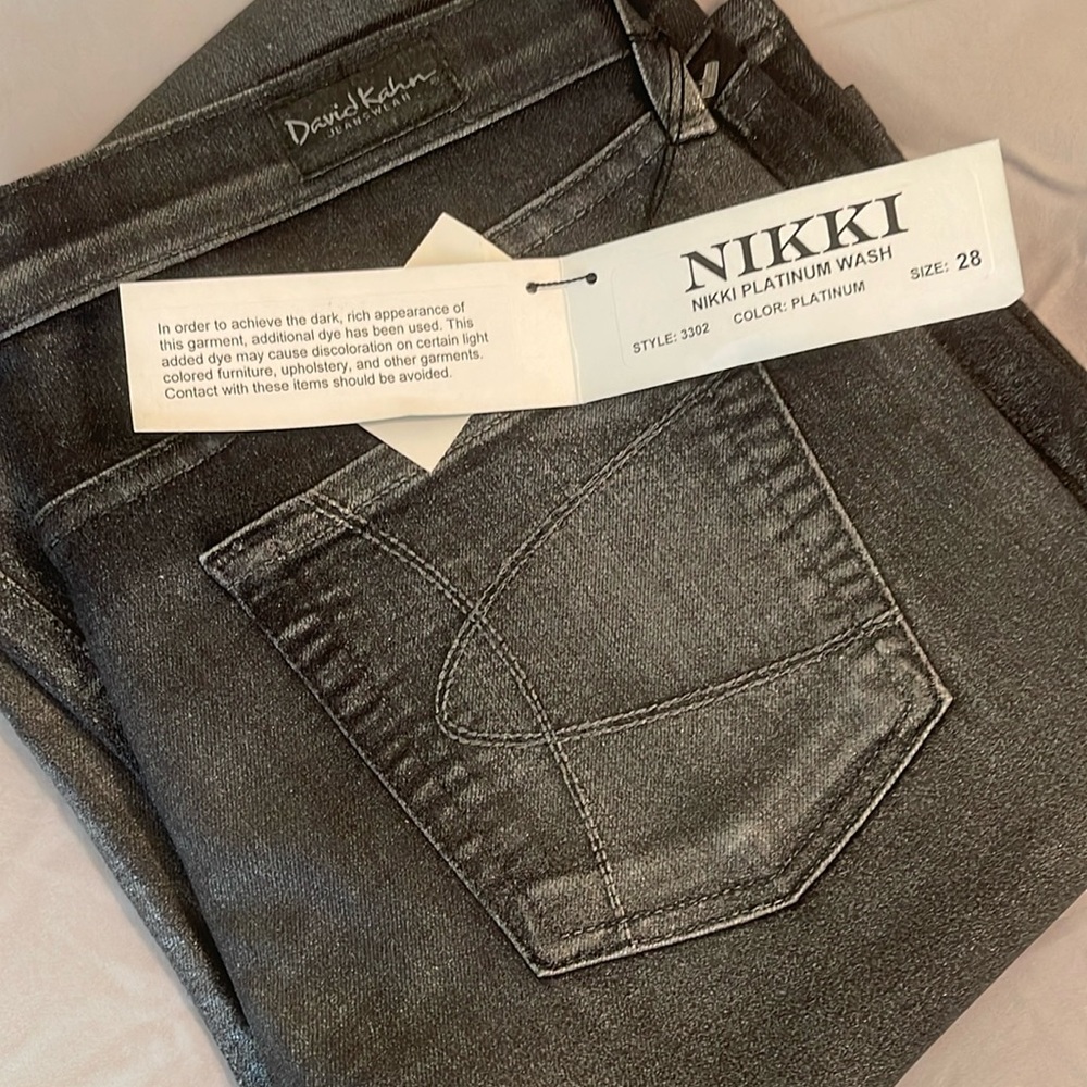 David Kahn, Nikki platinum wash jeans size 28 new with tags